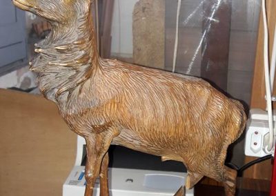 Restauración ciervo de talla